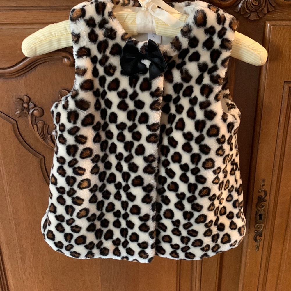 Girls cute, stylish vest